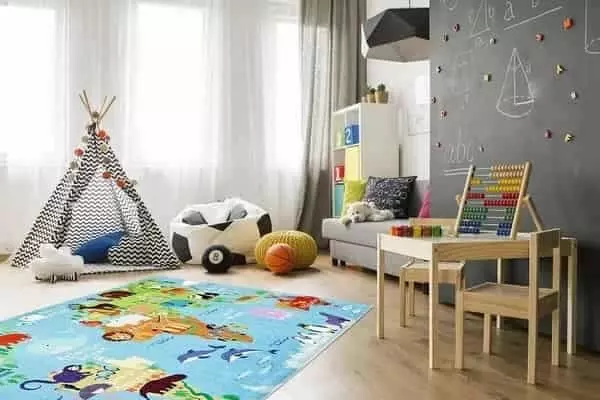 Színes állatvilág térképes gyerekszoba szőnyeg, mintás sátorral