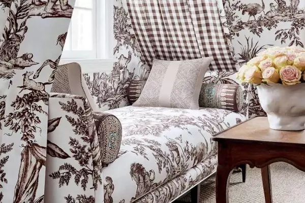Klasszikus nagymintás tapéta, összehangolt textilekkel, vintage enteriőr