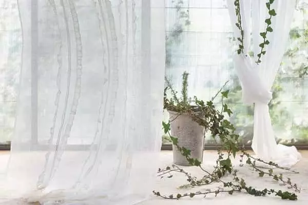 Fehér organza függöny zöld növénymotívummal