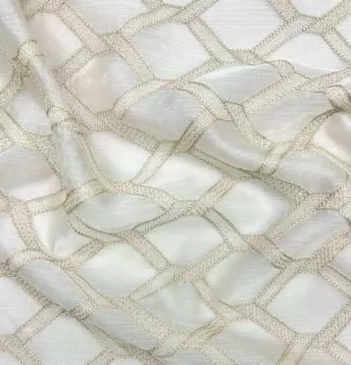 Fehér voile anyag méterben, elegáns szövésű textil